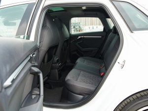 2023Ŀ Sportback 35 TFSI A\ ſg