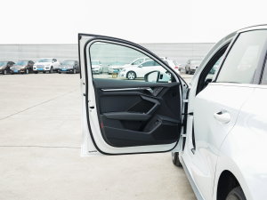 2023Ŀ Sportback 35 TFSI A\ {λ܇T