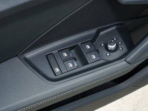 2023Ŀ Sportback 35 TFSI A\ {܇ƅ^	