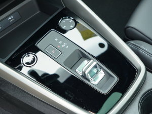 2023Ŀ Sportback 35 TFSI r\ QU