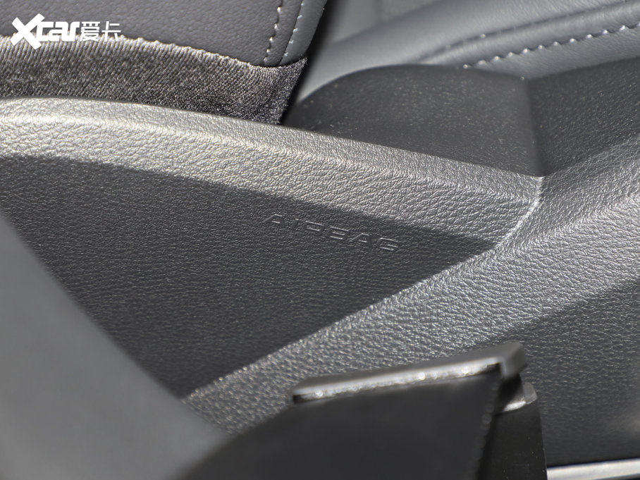 2023WA4L 40 TFSI AӸ 