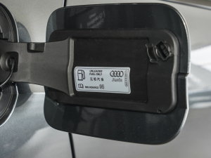 202340 TFSI quattro AӸ ^