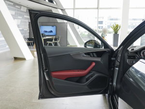 202340 TFSI quattro AӸ {λ܇T