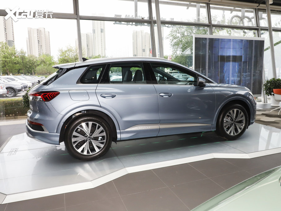 2023WQ4 e-tron 40 e-tron а