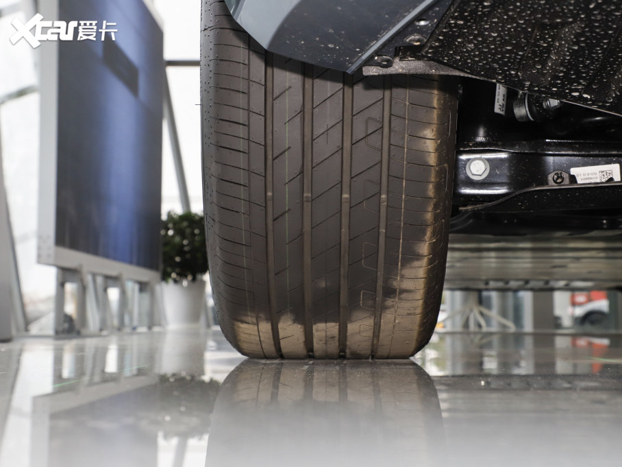 2023WQ4 e-tron 40 e-tron а