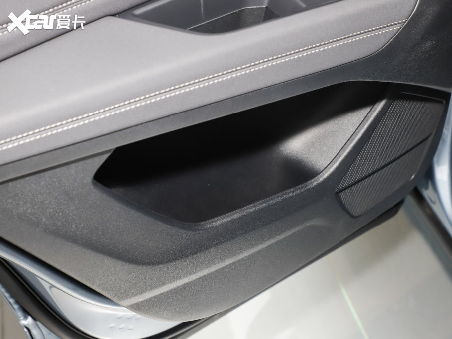 2023WQ4 e-tron 40 e-tron а