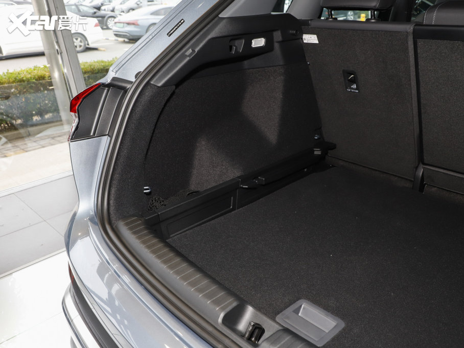 2023WQ4 e-tron 40 e-tron а