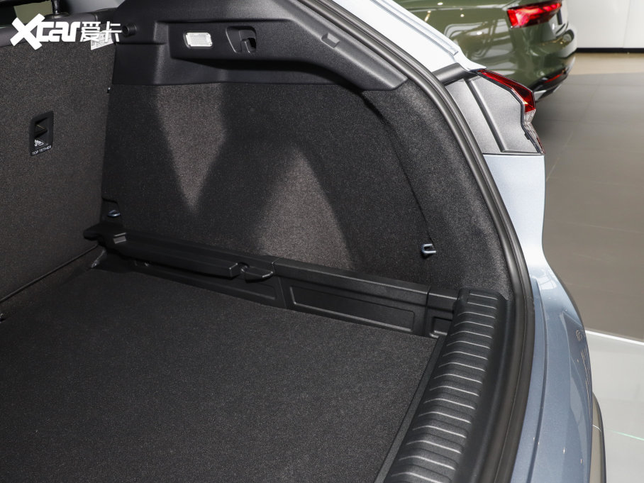 2023WQ4 e-tron 40 e-tron а