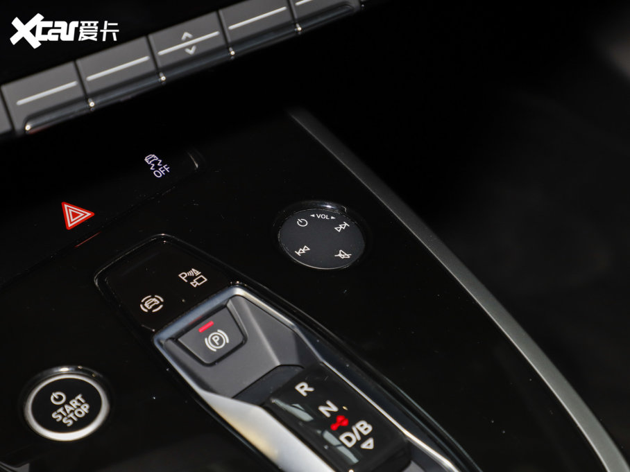 2023WQ4 e-tron 40 e-tron а