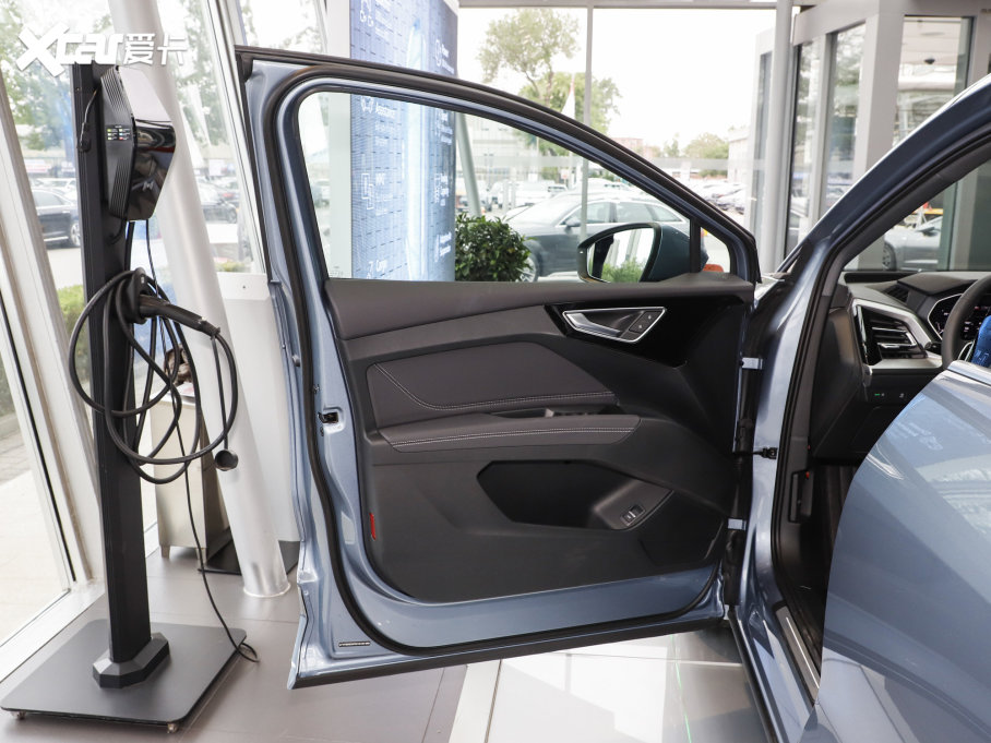 2023WQ4 e-tron 40 e-tron а