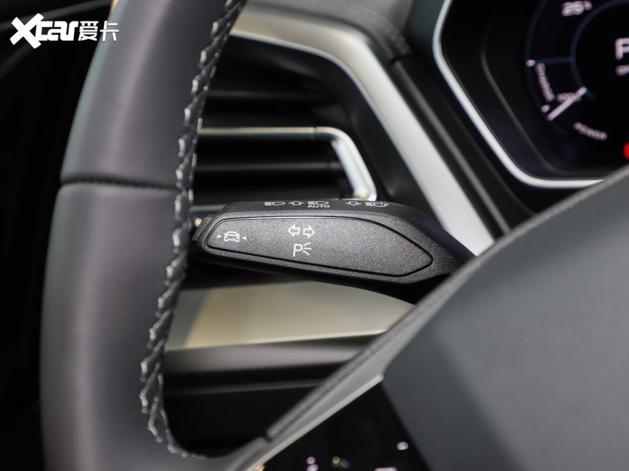 2023WQ4 e-tron 40 e-tron а