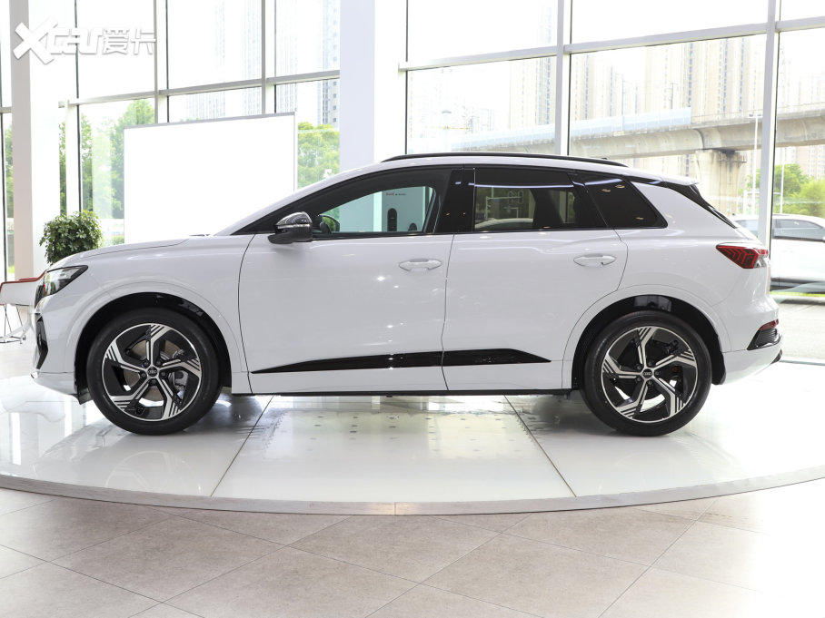 2023?yun)WQ4 e-tron 40 e-tron (chung)ҹ