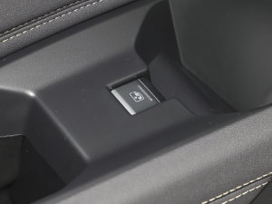 202340 e-tron ҹ ܇ƅ^