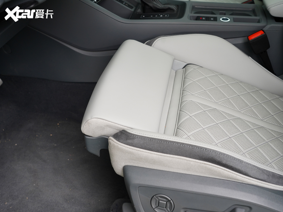 2024WQ3 Sportback 45 TFSI quattro ؄e