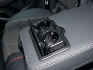 2024款35 TFSI 豪华动感型 后排中央扶手功能