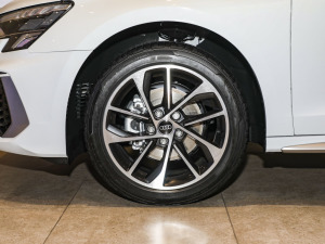 2025Sportback 35TFSI r S line ^