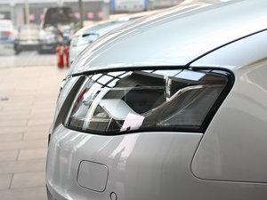 20112.0TFSI CVT\Ӱ ^