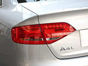 20112.0TFSI CVT\Ӱ ^