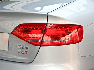 20112.0TFSI CVT\Ӱ ^