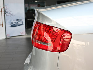 20112.0TFSI CVT\Ӱ ^