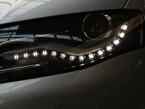 20112.0TFSI CVT\Ӱ ^