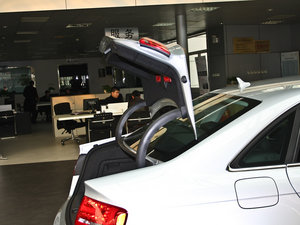 20112.0TFSI CVT\Ӱ g