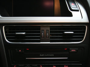 2011款2.0TFSI CVT运动版 空调出风口