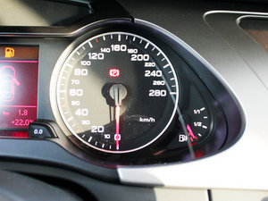 2011款2.0TFSI CVT标准版 中控区