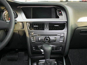 2011款2.0TFSI CVT标准版 中控台