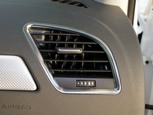 2011款2.0TFSI CVT标准版 中控区