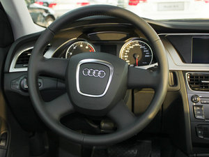 2011款2.0TFSI CVT标准版 方向盘