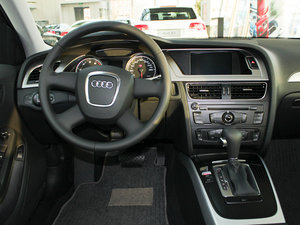 2011款2.0TFSI CVT标准版 中控区