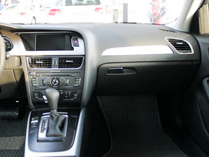 2011款2.0TFSI CVT标准版 中控区