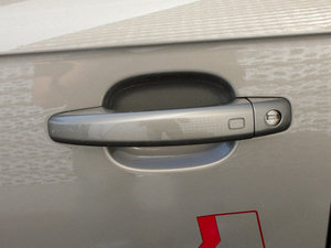 2011款2.0TFSI CVT舒适版 主驾门拉手