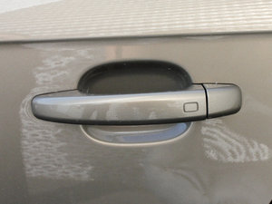 2011款2.0TFSI CVT舒适版 主驾门拉手