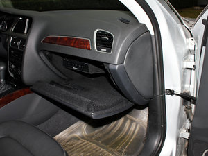 2011款2.0TFSI CVT豪华版 手套箱