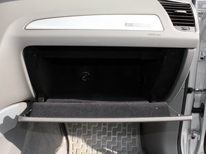 2011款2.0T 技术版 手套箱