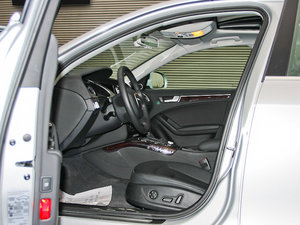 2012款2.0TFSI CVT豪华版 前排空间