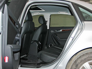 2012款2.0TFSI CVT豪华版 后排空间
