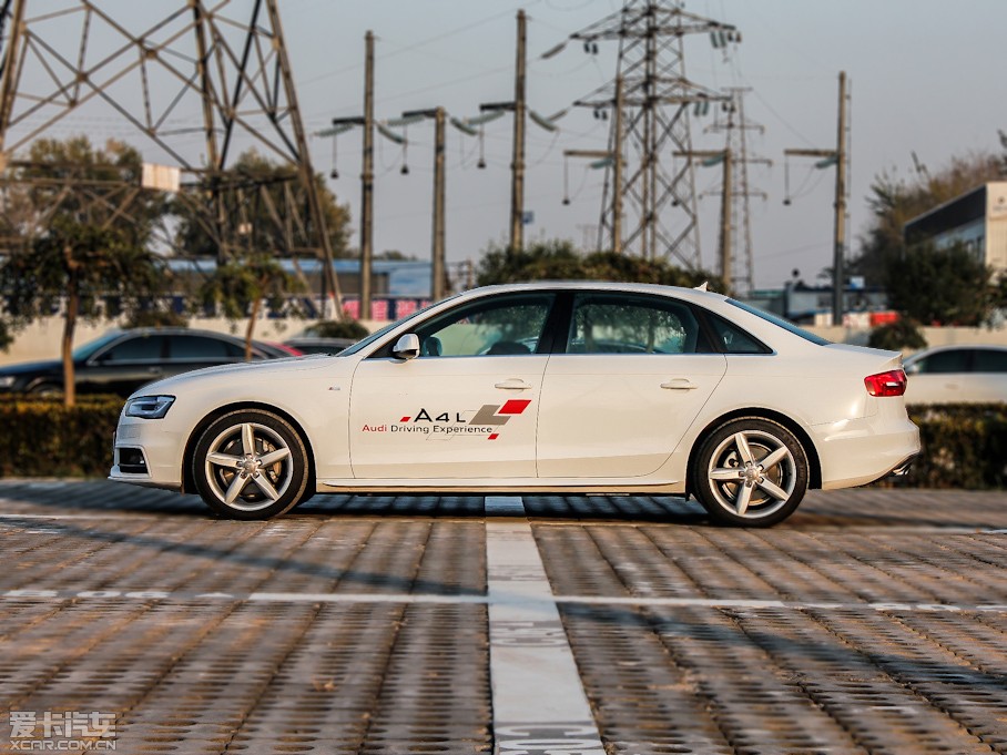 2013WA4L 40 TFSI quattro Ԅ\Ӱ