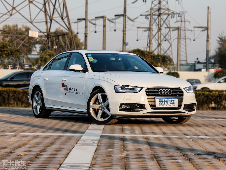 2013?yun)WA4L 40 TFSI quattro Ԅ(dng)\(yn)(dng)