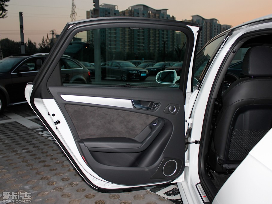 2013WA4L 40 TFSI quattro Ԅ\Ӱ