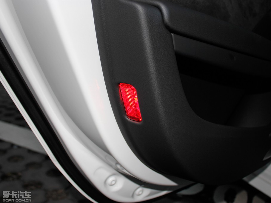 2013?yun)WA4L 40 TFSI quattro Ԅ(dng)\(yn)(dng)