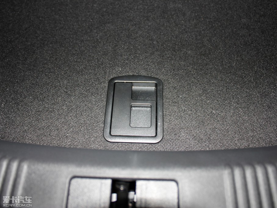 2013?yun)WA4L 40 TFSI quattro Ԅ(dng)\(yn)(dng)