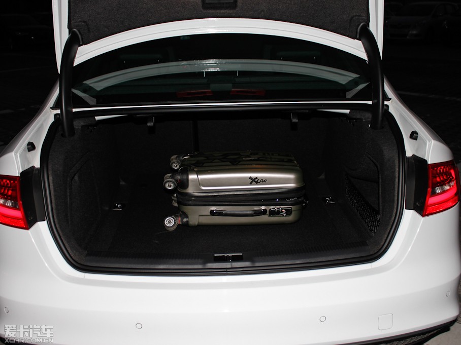 2013?yun)WA4L 40 TFSI quattro Ԅ(dng)\(yn)(dng)