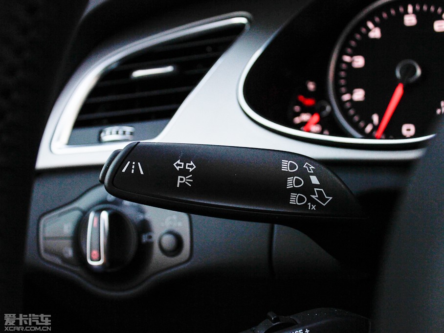 2013?yun)WA4L 40 TFSI quattro Ԅ(dng)\(yn)(dng)