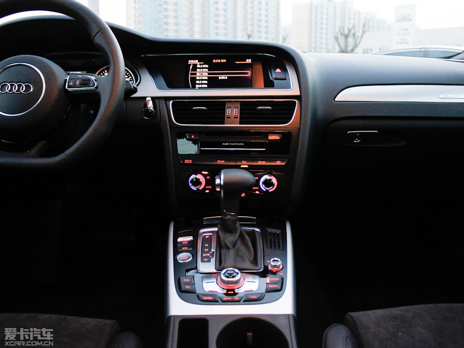 2013?yun)WA4L 40 TFSI quattro Ԅ(dng)\(yn)(dng)