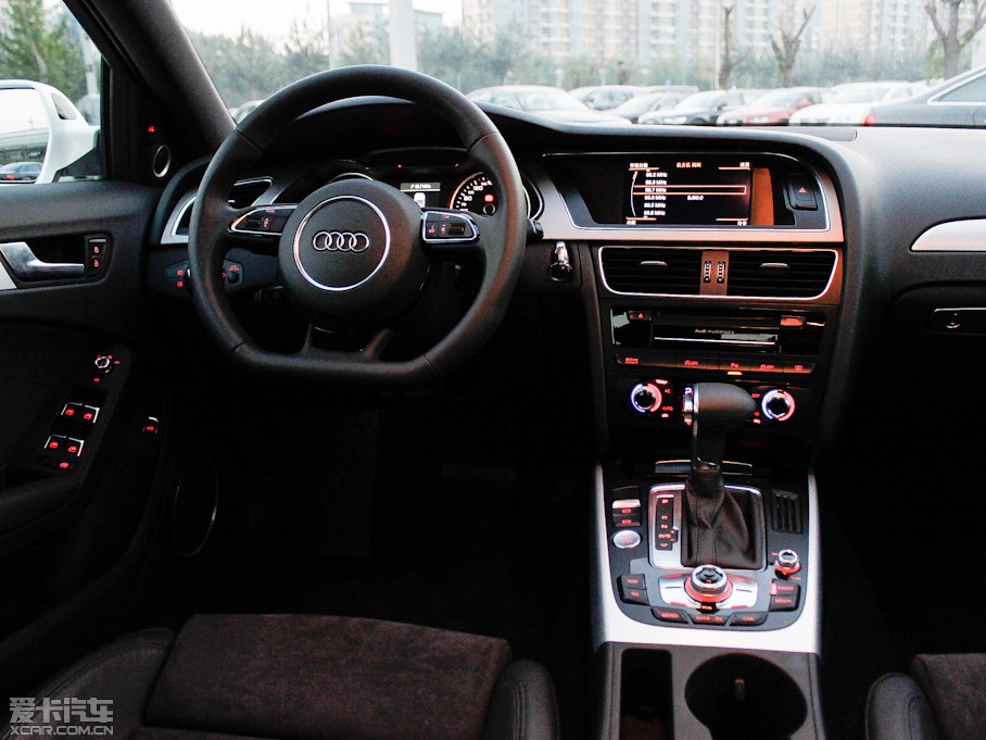 2013?yun)WA4L 40 TFSI quattro Ԅ(dng)\(yn)(dng)