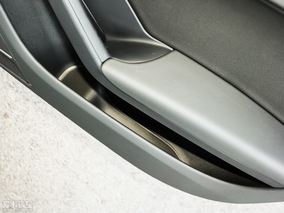 2013WA4L 40 TFSI quattro \Ӱ