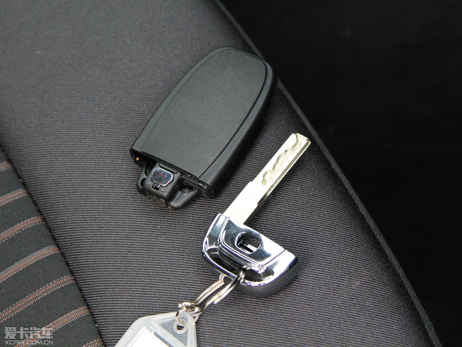 2013��W��A4L 40 TFSI quattro �����\�Ӱ�